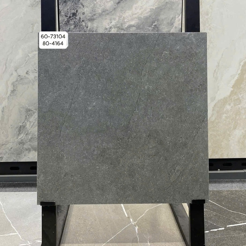 Gạch lát nền Vitto 60x60 và 80x80 mã 73104-4164 men matt Gạch lát nền Vitto 60x60 và 80x80 mã 73104-4164 men matt màu xám đậm vân đá tự nhiên, bề mặt men matt