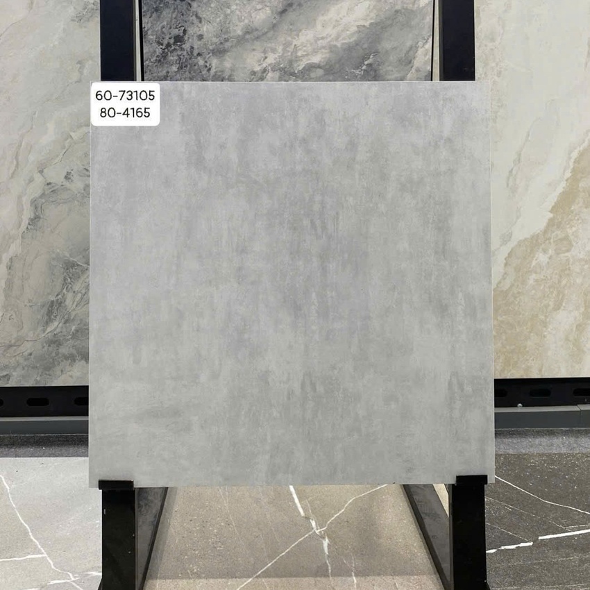 Gạch lát nền Vitto 60x60 và 80x80 mã 73105-4165 men matt Gạch lát nền Vitto mã 73105-4165 màu xám nhạt, bề mặt men matt vân xi măng