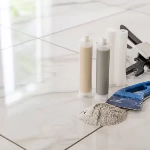 Không gian thi công gạch với các đường ron sạch đẹp, minh họa chủ đề đánh giá keo chít mạch epoxy.