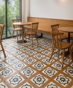 Gạch bông Novita WOOD HARMONY 60x60 lát sàn ở quán cafe hiện đại, giữ nguyên hoa văn nâu gỗ, nền trắng và đen