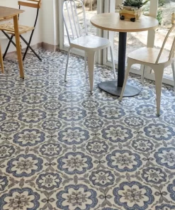 Góc quán cafe lát sàn gạch bông Novita OLIVE 2209 20x20 họa tiết nổi bật, ánh sáng nhẹ nhàng, không gian thân thiện