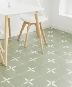 Gạch bông Novita OLIVE 2235 lát sàn phòng ăn, ánh sáng ban ngày, màu sắc và hoa văn giữ đúng mẫu.