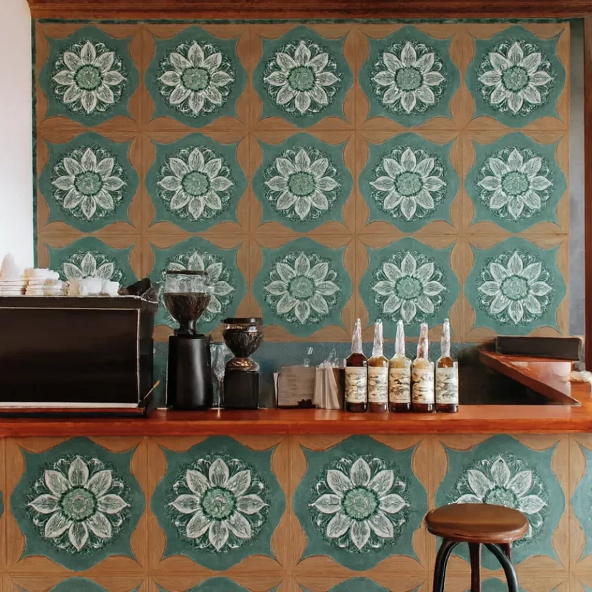 Gạch bông Novita MIMOSA 3302 ốp tường quầy bar cà phê Quầy bar cà phê phong cách retro, mảng tường ốp gạch bông Novita MIMOSA 3302 phối lặp chuẩn