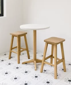 Quán cafe phong cách tối giản với sàn lát gạch bông Novita MIMOSA 3305 đúng màu và hoa văn như mẫu tham chiếu.