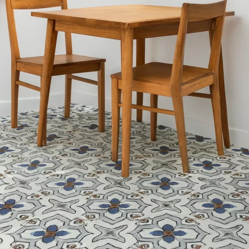 Phối cảnh gạch bông Novita Mimosa 3308 lát sàn phòng ăn Gạch bông Novita Mimosa 3308 lát kín sàn phòng ăn, thể hiện rõ nhịp lặp hoa văn và màu sắc thật của gạch