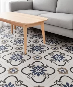 Hình ảnh phòng khách lát gạch bông Novita MIMOSA 3309 30x30cm, lặp hoa văn đồng đều, màu sắc xanh dương, be, đen trên nền trắng, bề mặt men matt.