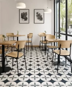Gạch bông Novita MIMOSA 3315 lát kín sàn quán cafe hiện đại, giữ đúng màu sắc, hoa văn, bề mặt như mẫu tham chiếu