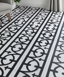 Sàn phòng khách sử dụng gạch bông 30x30 Novita MIMOSA 3321 họa tiết đen trắng, lát đều theo nhịp lặp tự nhiên của gạch.