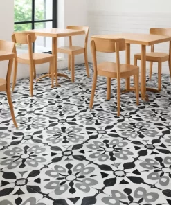 Gạch bông Novita MIMOSA 3334 vân đen xám trắng được lát trên sàn quán cafe, họa tiết rõ nét, ánh sáng tự nhiên