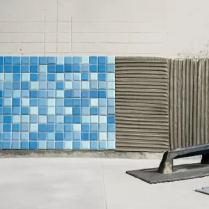 Quy trình thi công gạch mosaic với bề mặt nền đã xử lý và vỉ mosaic đang được dán, căn mạch